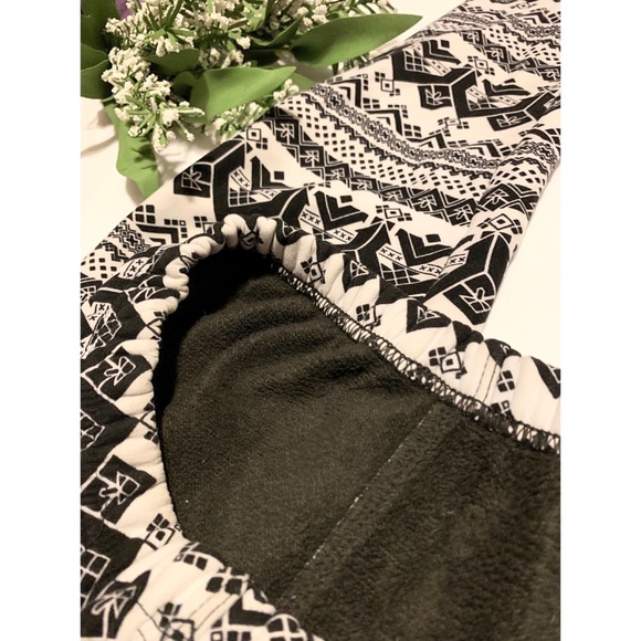 🌱2/$15 Ultra soft patterned leggings - Picture 2 of 3